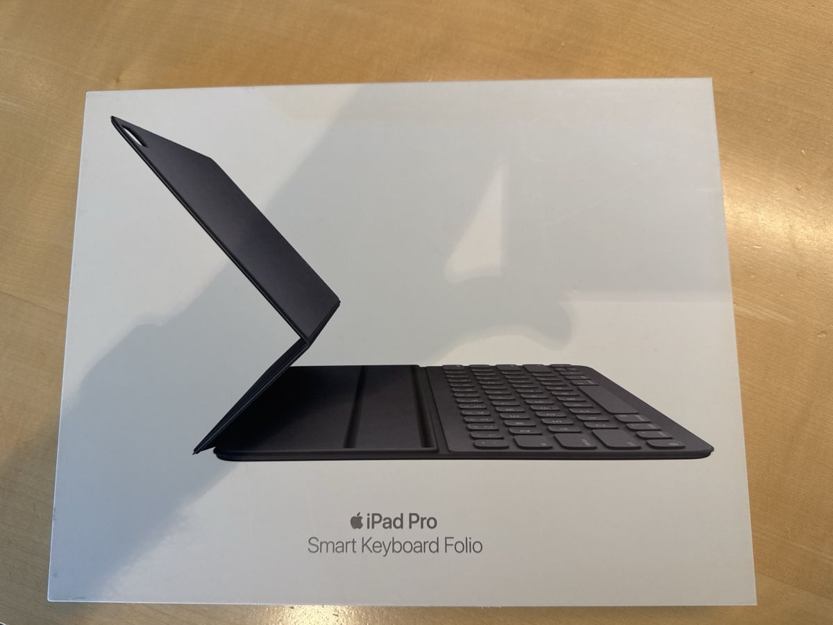Apple Coques & Sacs: Apple iPad Pro 12.9 Smart Keyboard Folio schwarz – D'occasion à Chur par Villagio88