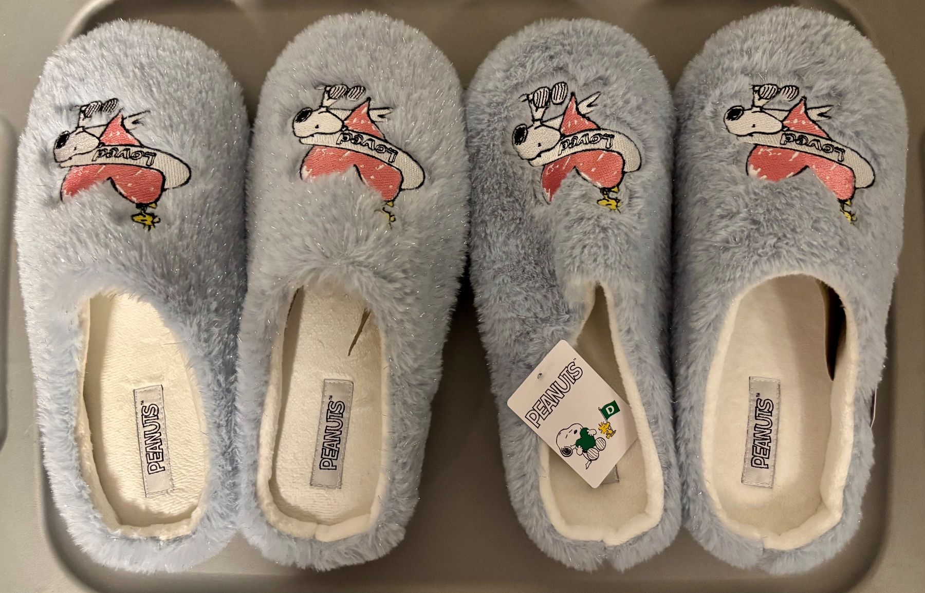 Scarpe da donna: 2x Hausschuhe, Gr. 40, NEU!!! – Usato da Einsiedeln venduto da sum_xm7z
