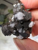 Grüner Granat mit Quarz