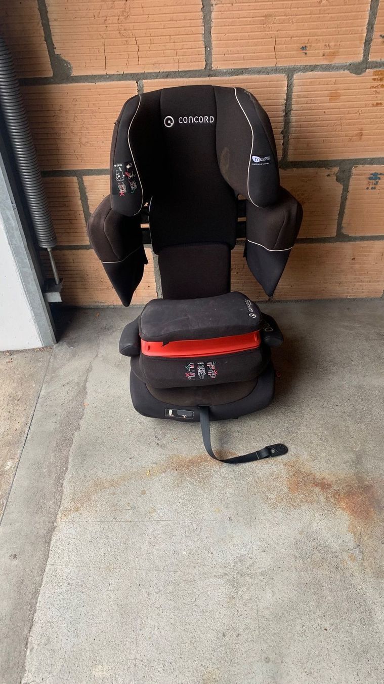Seggiolini per auto: Kinder Autositz( 3 bis 12 Jahr) – Usato da Ebikon venduto da Minimelili11 1