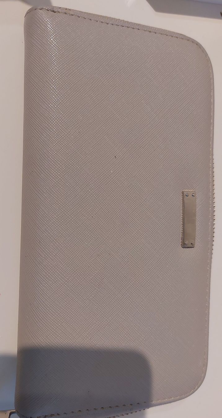 Portafogli: Elegant Designer Wallet - Perfect for Everyday Use! – Usato da Effretikon venduto da jea_yq2t