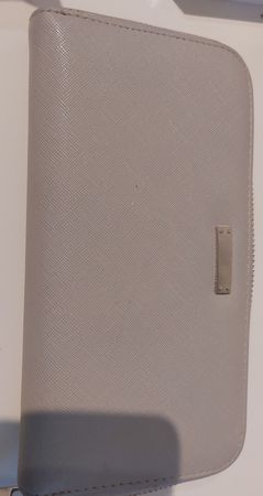 Elegant Designer Wallet - Perfect for Everyday Use!