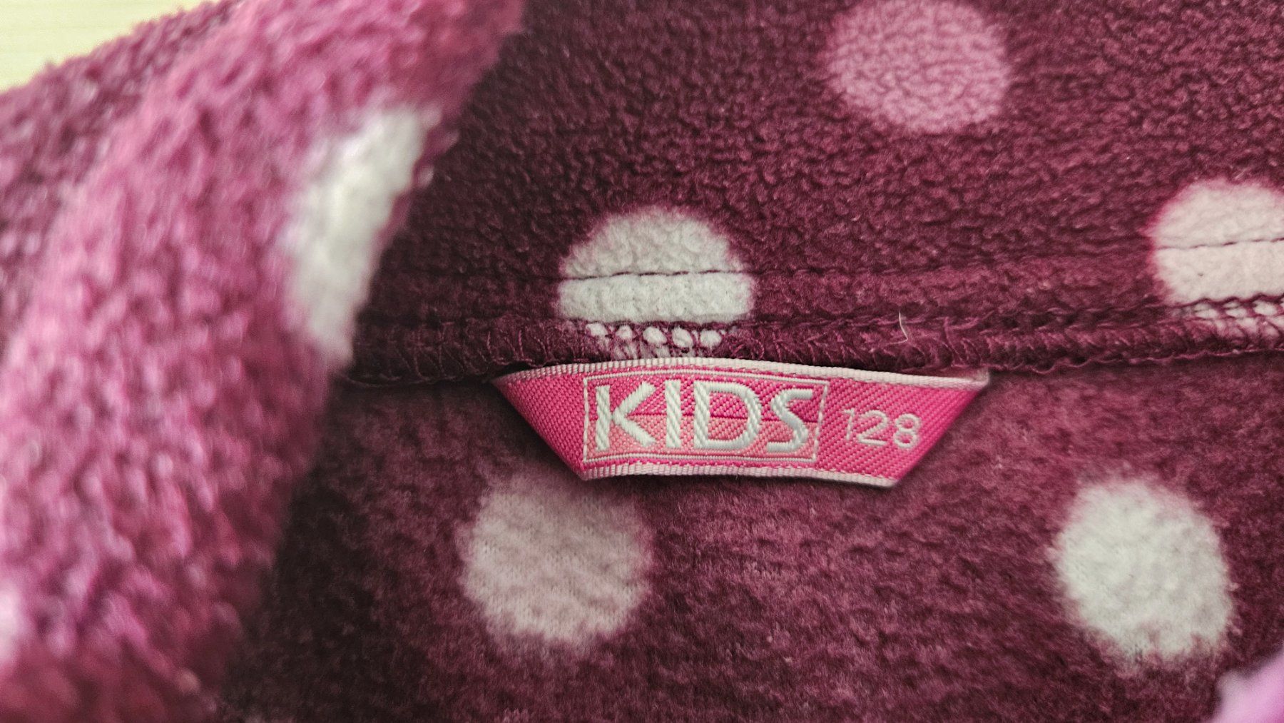 Maglioni & Felpe: Fleece-Pulli mit Pünktli, Grösse 128, Kinder – Usato da Escholzmatt venduto da _die_Kaempferin 1