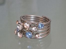 Ring mit.Kristallen pastell.blau.