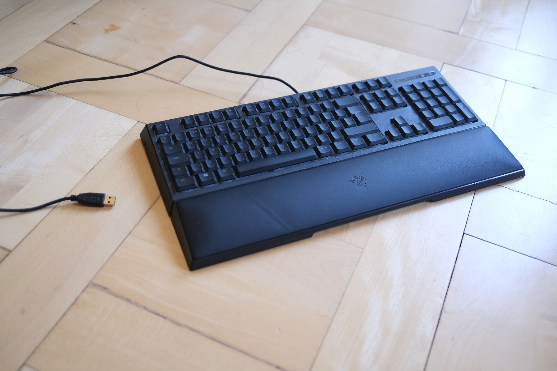 Razer Tastaturen: Clavier Razer avec repose-poignet – Gebraucht aus La Chaux-de-Fonds von Thoma_barben