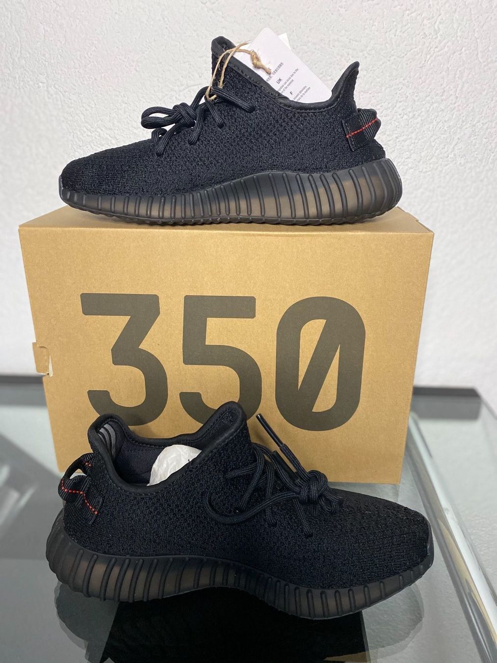 Adidas Scarpe da uomo: YEZZY BOOST 350 BLACK RED – Nuovo e nell'imballaggio originale da Obersaxen venduto da Bob-omb 1