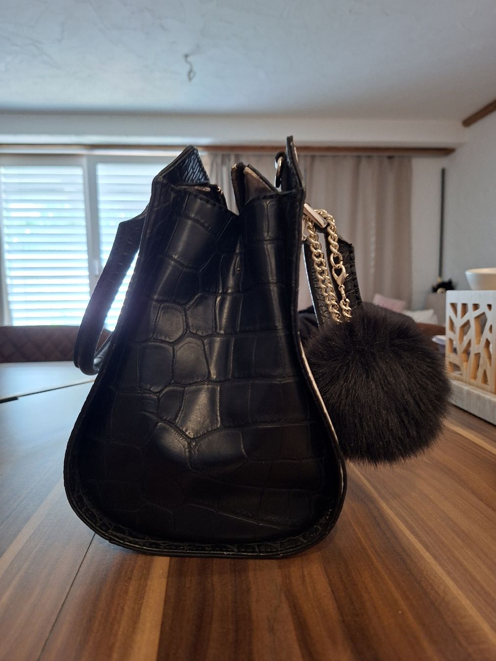 Guess Sacs femmes: Guess Handtasche – D'occasion à Hittnau par som_x965 1