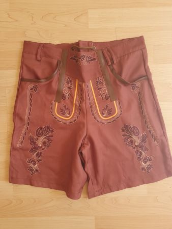 2 Hosen,kein Leder:1x Grösse M und 1x Grösse L inkl. 1x Gurt