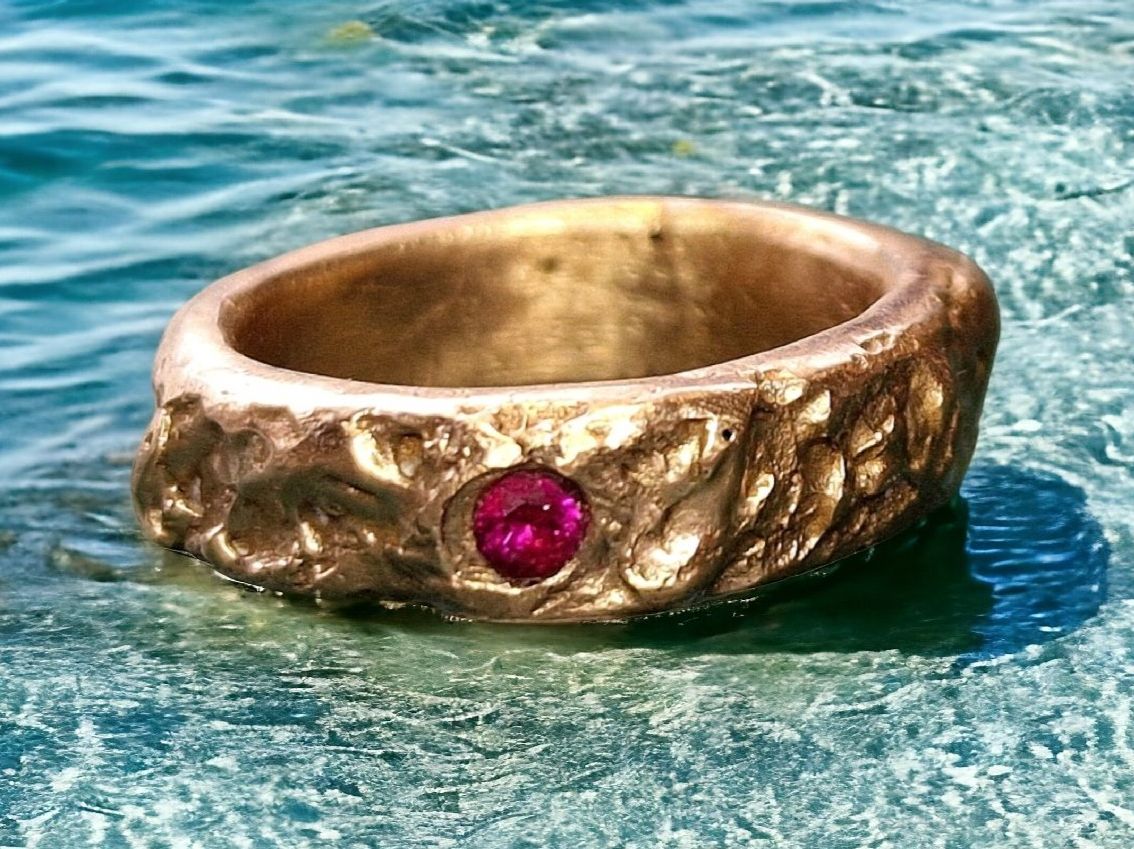 Anelli: Wilder Ring, Bronze & Rubin, Gr. 55,8 – Nuovo e nell'imballaggio originale da Aarau venduto da Schmuckhoehle_MD 3
