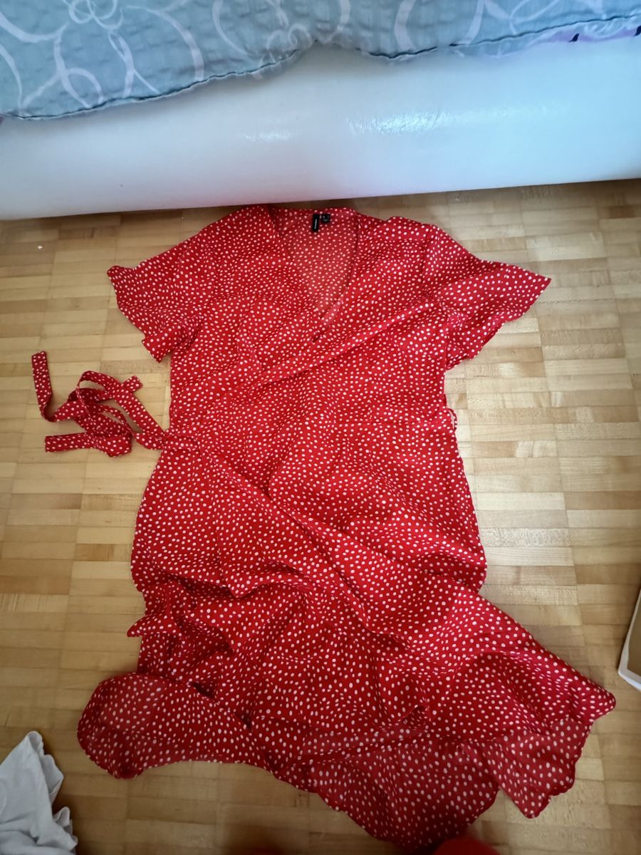 Kleider: Kleid rot 40 – Gebraucht aus Küssnacht am Rigi von ciucchino 1