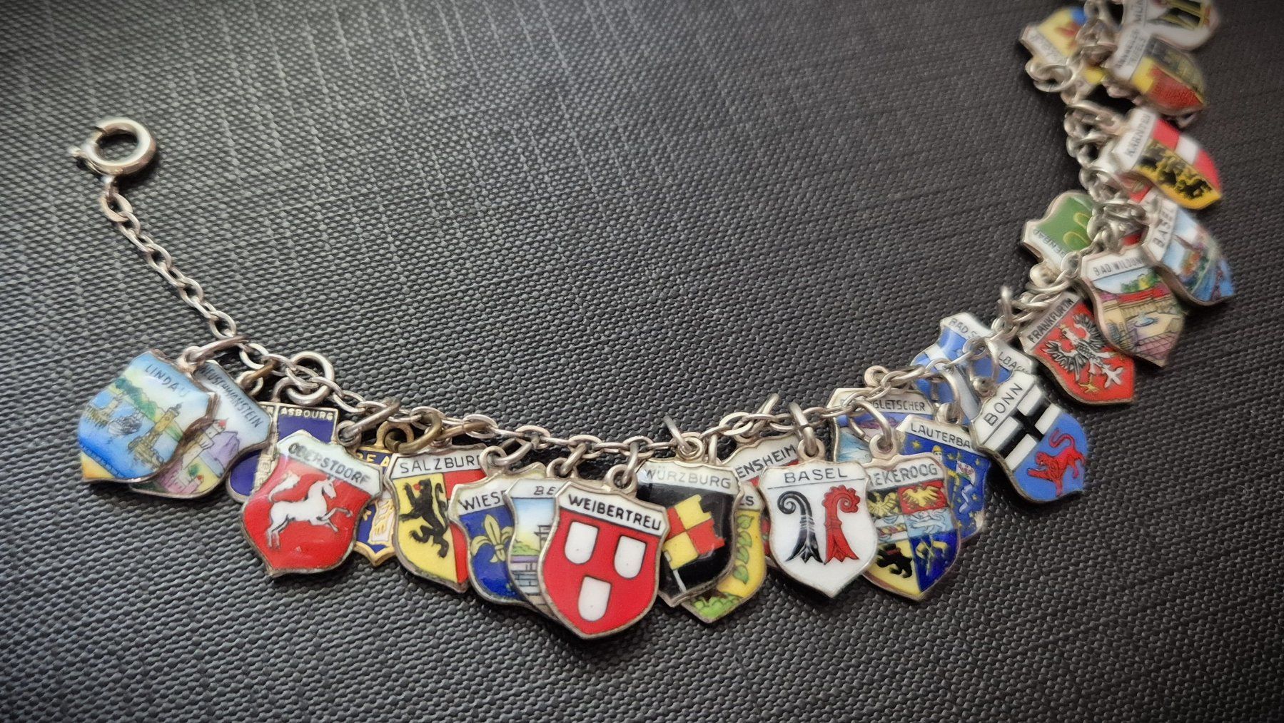 Bracelets: Bettler-Armband mit emaillierten Wappen – D'occasion à Zürich par brinkosos 3