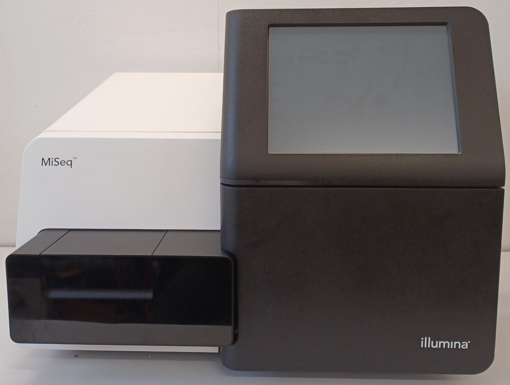 Accessori da laboratorio: Illumnia MiSeq Sequencing System – Usato da Niederdorf venduto da LeptonAG_Labor 1