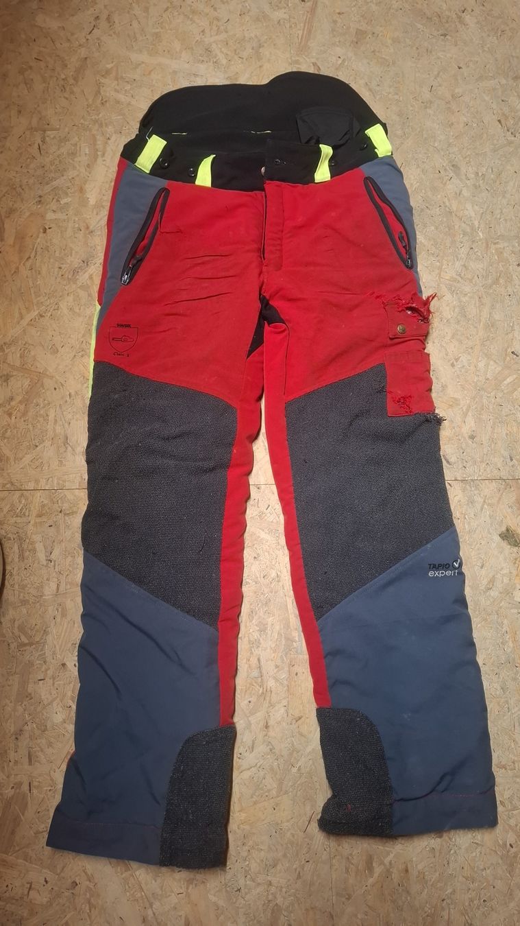 Pantaloni: Forsthose/Schnittschutzhose, Gr. CH 46 – Usato da Altbüron venduto da mar_29mq