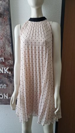Sommerliches Kleid mit Plissee Falten Grösse 38 neuwertig