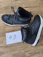 Sneakers gefüttert, Grösse 43