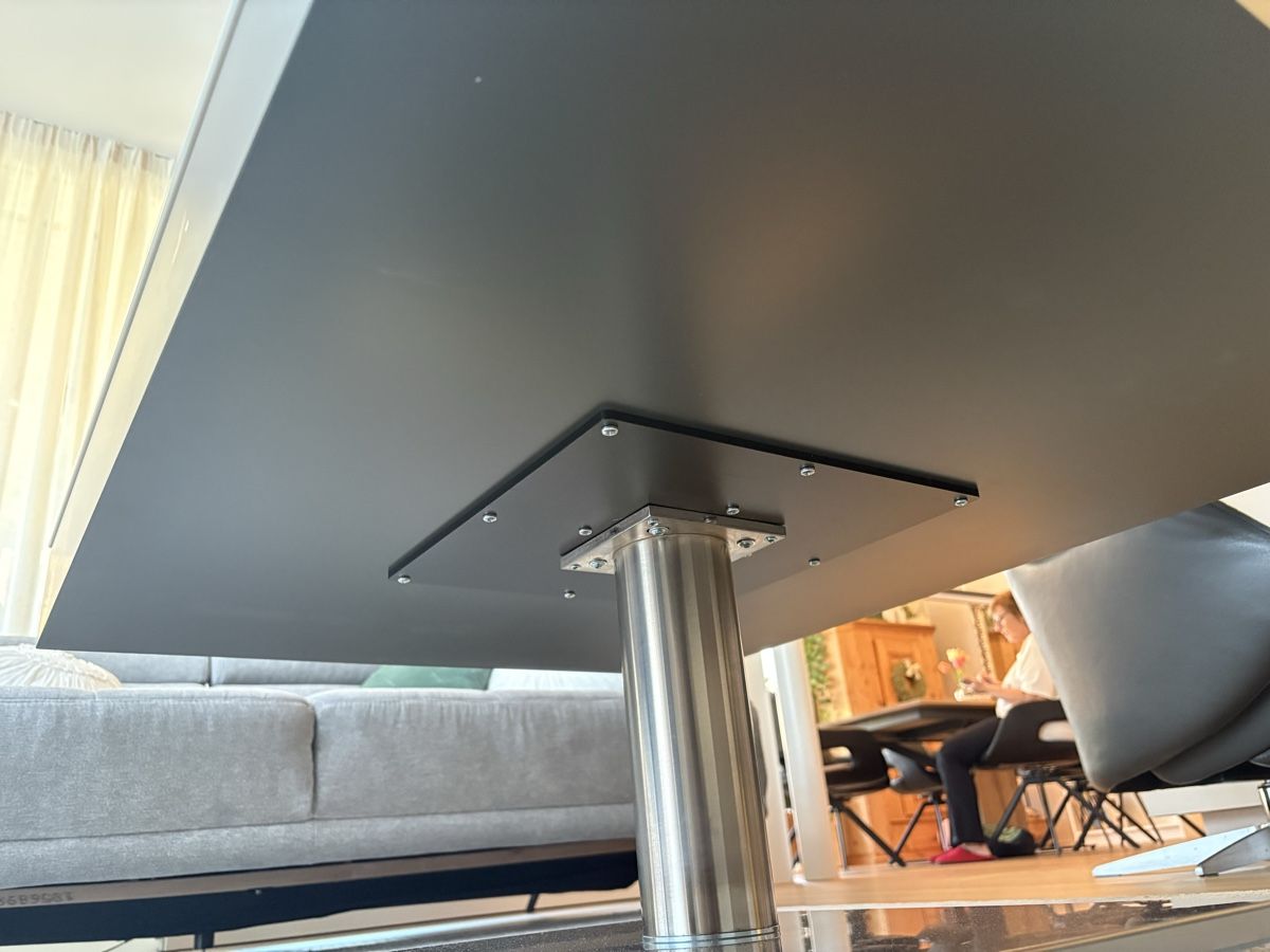 Tavoli: Moderner Couchtisch, Glasplatte, Metallfuss – Usato da Wil ZH venduto da Chinchinx 4