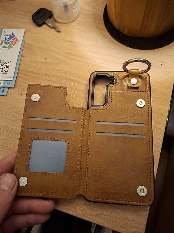 Covers & Schutzfolien: Samsung S21FE hüle Leder neu – Gebraucht aus St. Antoni von Menzce 1
