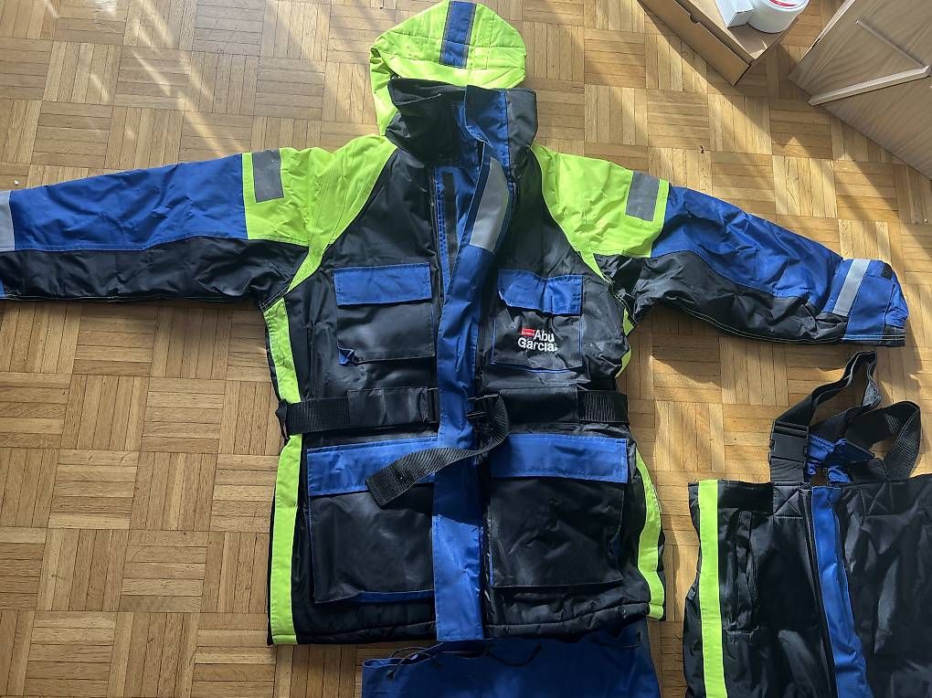 Completi: Abu Garcia Floatation Suit, Grösse M – Usato da Kloten venduto da Cer0