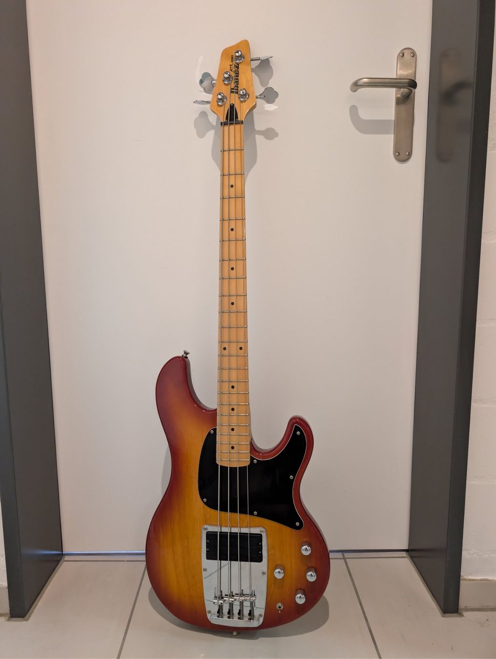 Instruments de musique: Ibanez E-Bass 4-Saiter – D'occasion à Ennetbürgen par theosophie