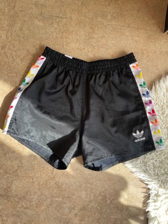 Shorts Adidas Unisex schwarz mehrfarbig Grösse S gebraucht