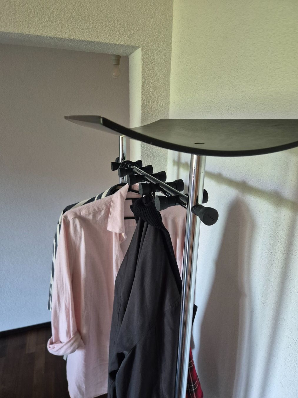Guardaroba: Designer Garderobenständer – Usato da Basel venduto da kam_v6ft 1