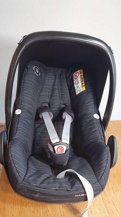 Maxi-Cosi Sièges auto: Maxi Cosi Pebble Plus mit Isofixstation – D'occasion à Buchs AG par kaunisrevontuli