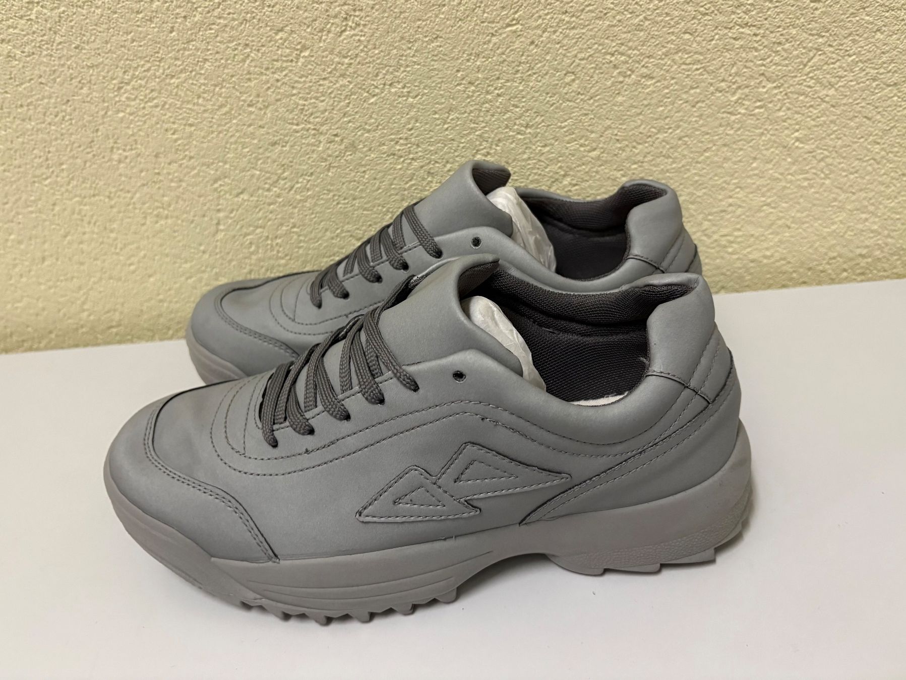 Chaussures hommes: Schuhe / Sneakers Gr.41 – Neuf (Voir description) à Basel par tif_m2h6