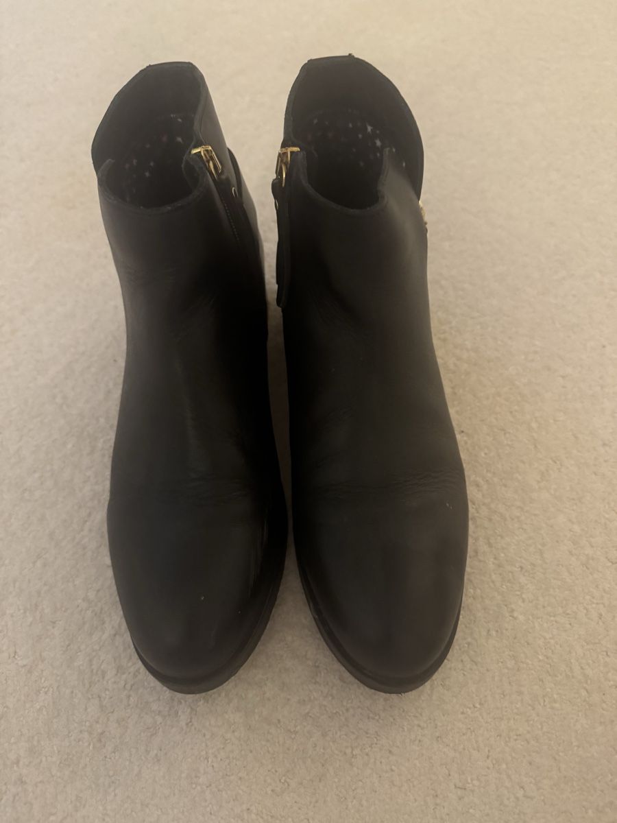 Tommy Hilfiger Scarpe da donna: schwarzer Thomy Hilfiger Bottine – Usato da Binz venduto da kratzer01
