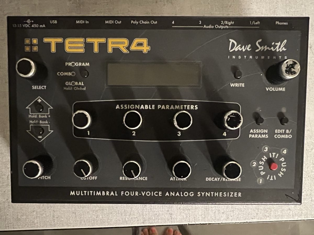 Instruments de musique: Dave Smith Instruments Tetra4 Synthesizer – D'occasion à Bern par aya_x22g