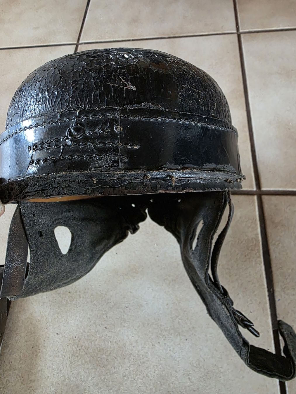 Abiti antichi: Antiker Lederhelm, Robert Lubstein Berlin / EREL – Difettoso da Rothrist venduto da rsu_96pl
