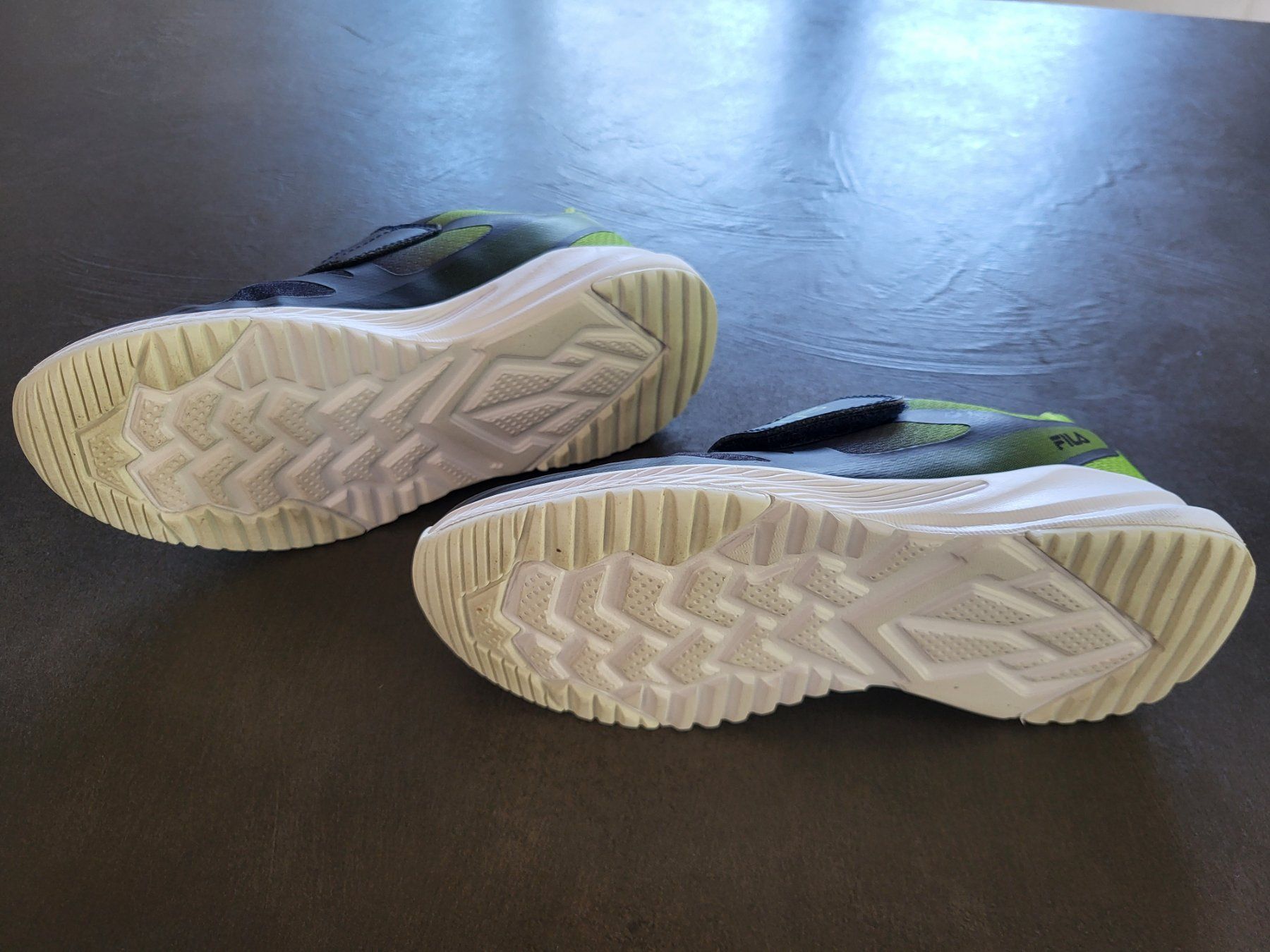 Herrenschuhe: Chaussures de gym taille 32 – Gebraucht aus Gampelen von cli_2thg 1