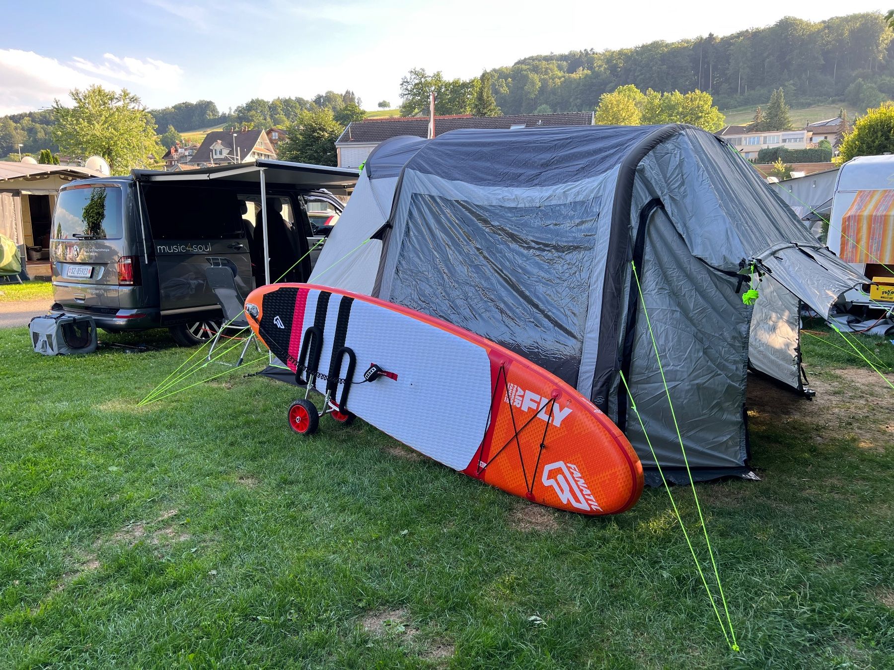 Schlauchboote, Kajaks & Kanus: SUP Fanatic Fly Air Premium – Gebraucht aus Buttikon SZ von Bow-Hunter
