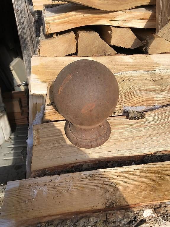 Rampe di accesso: Boule acier pour rampe d'escalier  – Usato da Grangettes-Romont venduto da Guillaumegrangettes