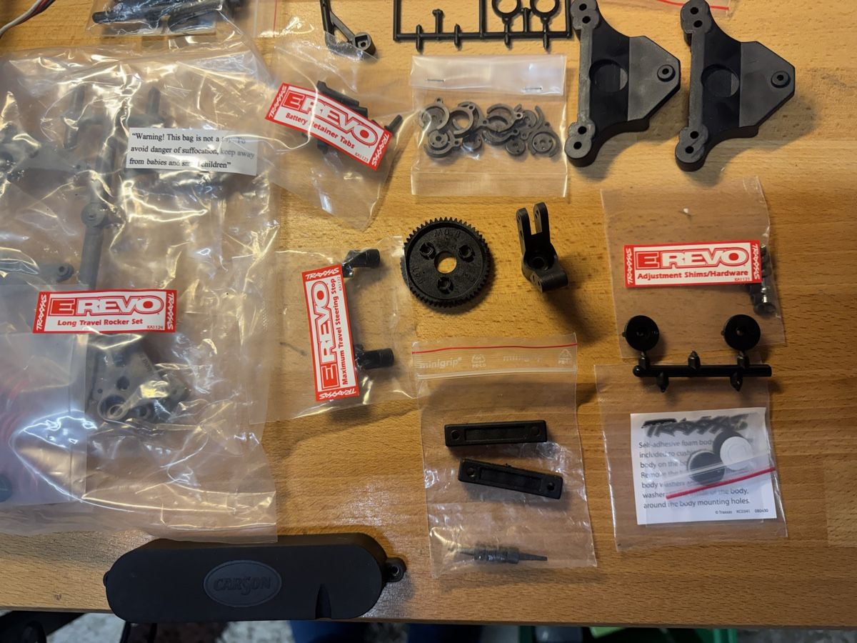 Modellismo RC: RC Auto Ersatzteile – Usato da Wilen b. Wollerau venduto da Loonyacht 2