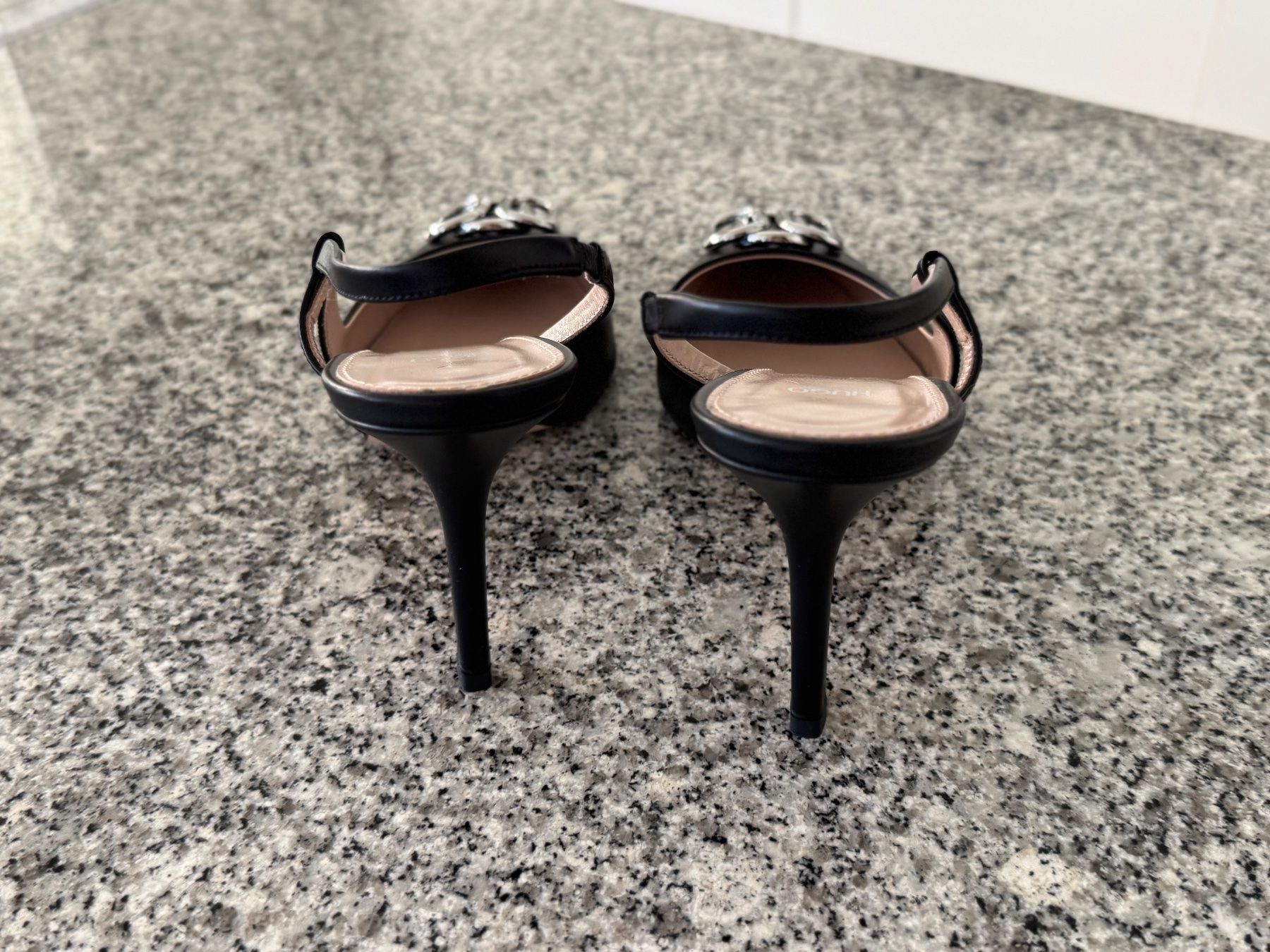 Hugo Boss Chaussures femmes: HUGO, PIPER SLING, black, 39 – D'occasion à Kilchberg ZH par Shu01 2