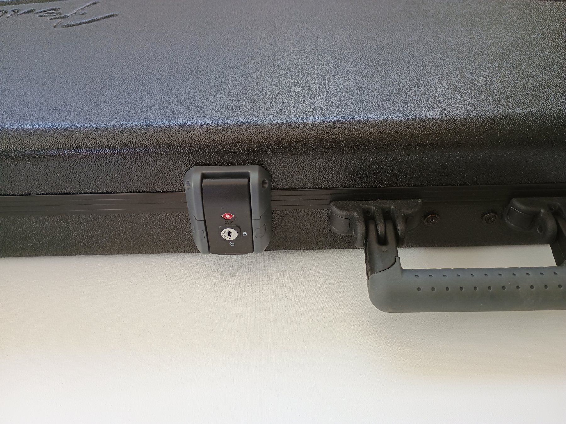 Cover & Protezioni schermo: Deluxe Case - Stratocaster/Telecaster. Neuf! – Usato da Sion venduto da zWild 2