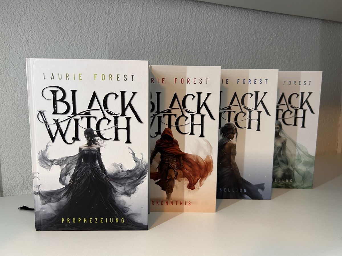 Libri: Black Witch, Band 1-4 mit Farbschnitt – Nuovo (secondo la descrizione) da Wila venduto da lyn_t5f2