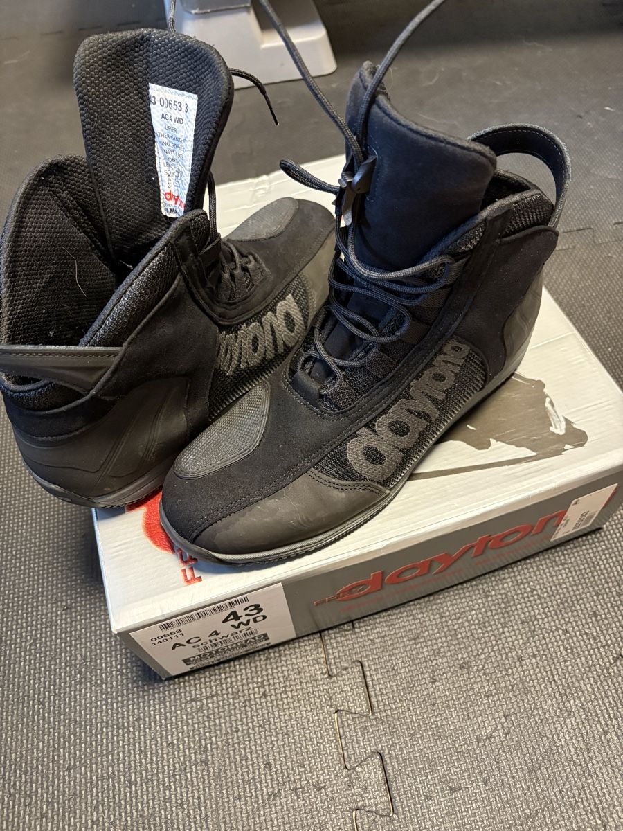 Scarpe da uomo: Chaussures moto Daytona 43 – Usato da Neyruz-sur-Moudon venduto da Flachouille 1