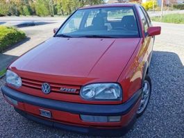 VW Golf VR 6 in auffälligem Rot, Automat, AHK.
