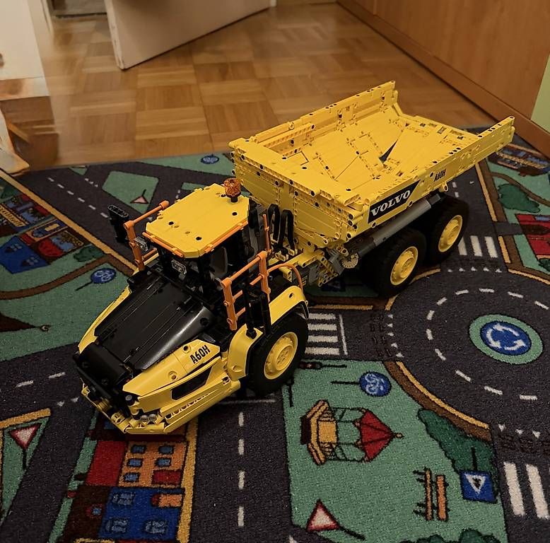 Kit di costruzioni: Lego Technik Volvo 42114 – Usato da Zürich venduto da Flipper013