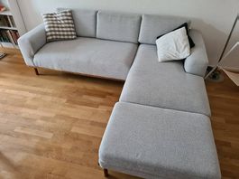Wunderschönes Sofa Vilmar mit Fusshocker von SofaCompany