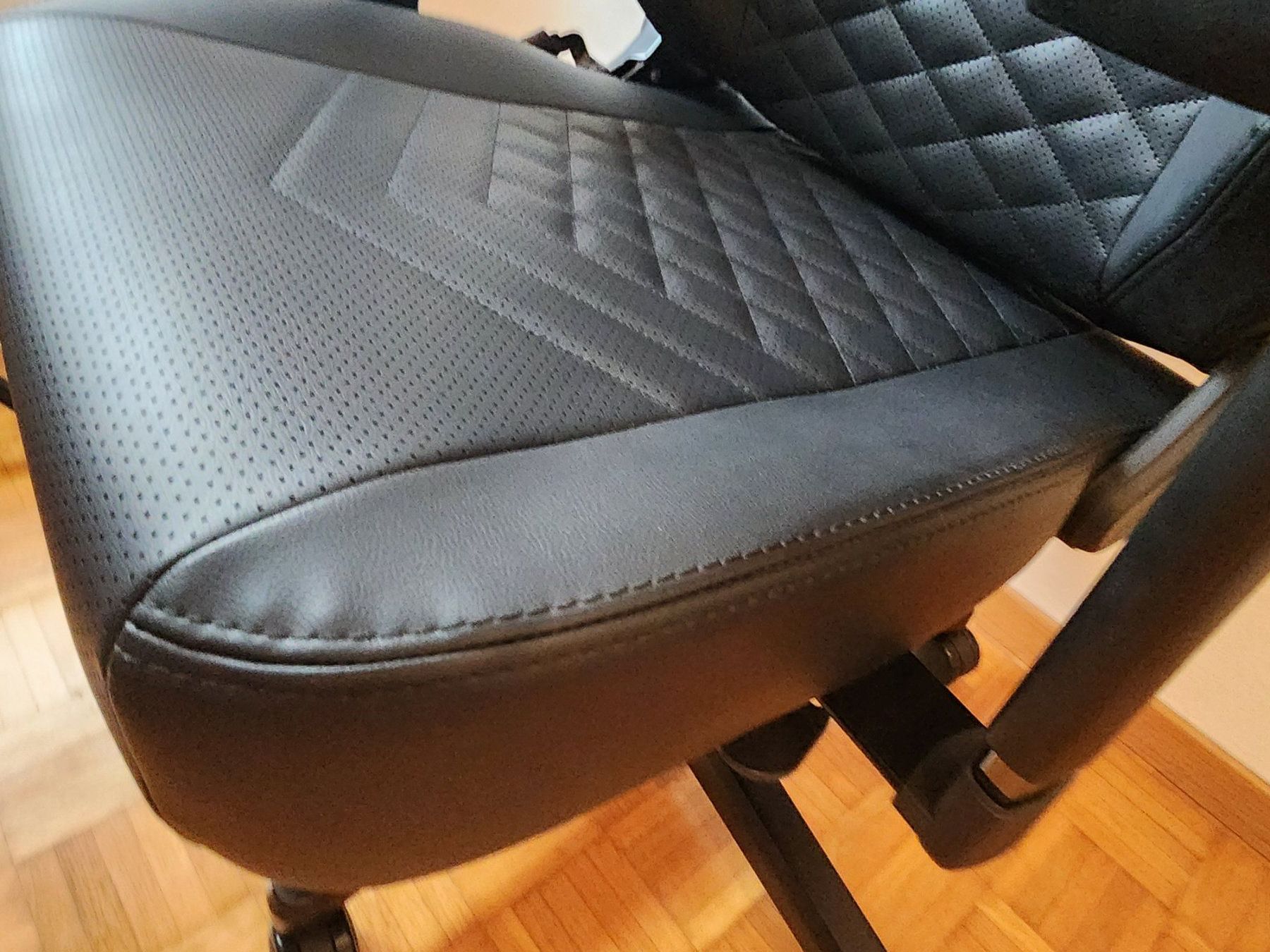 Noblechairs Sedie: Noble Chairs HERO Black – Nuovo (secondo la descrizione) da Steinmaur venduto da rica_silva 4
