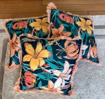 Kissen 3er Set, Blumenmuster mit Fransen, neuwertig