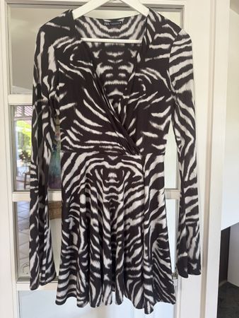 Damen Kleid ZARA Zebra-Muster Wickeloptik Grösse XS guter Zu