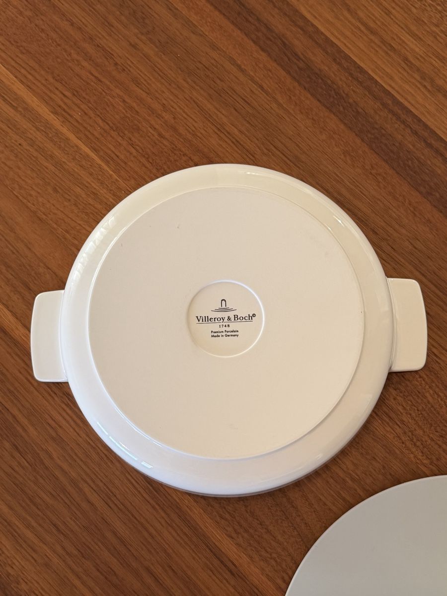 Villeroy & Boch Set di piatti: Villeroy & Boch Schüssel mit Deckel hellgrau – Nuovo (secondo la descrizione) da Erlenbach ZH venduto da topchick 4