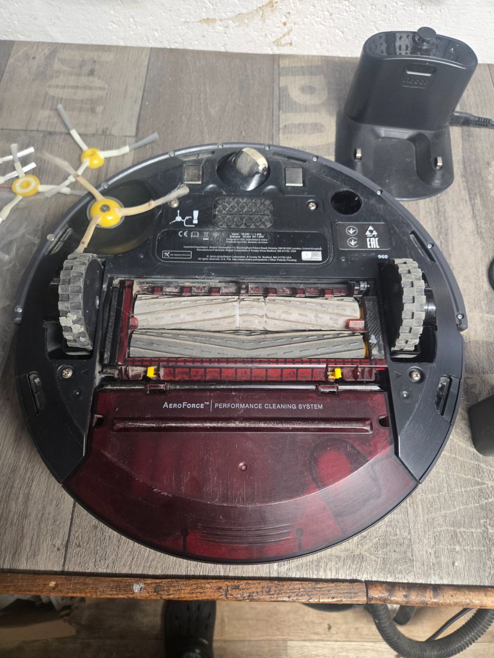 Irobot Aspirapolveri & Accessori: Irobot Roomba 960 + accessoires + pièces de rechanges – Usato da Crémines venduto da Blakedrake 4