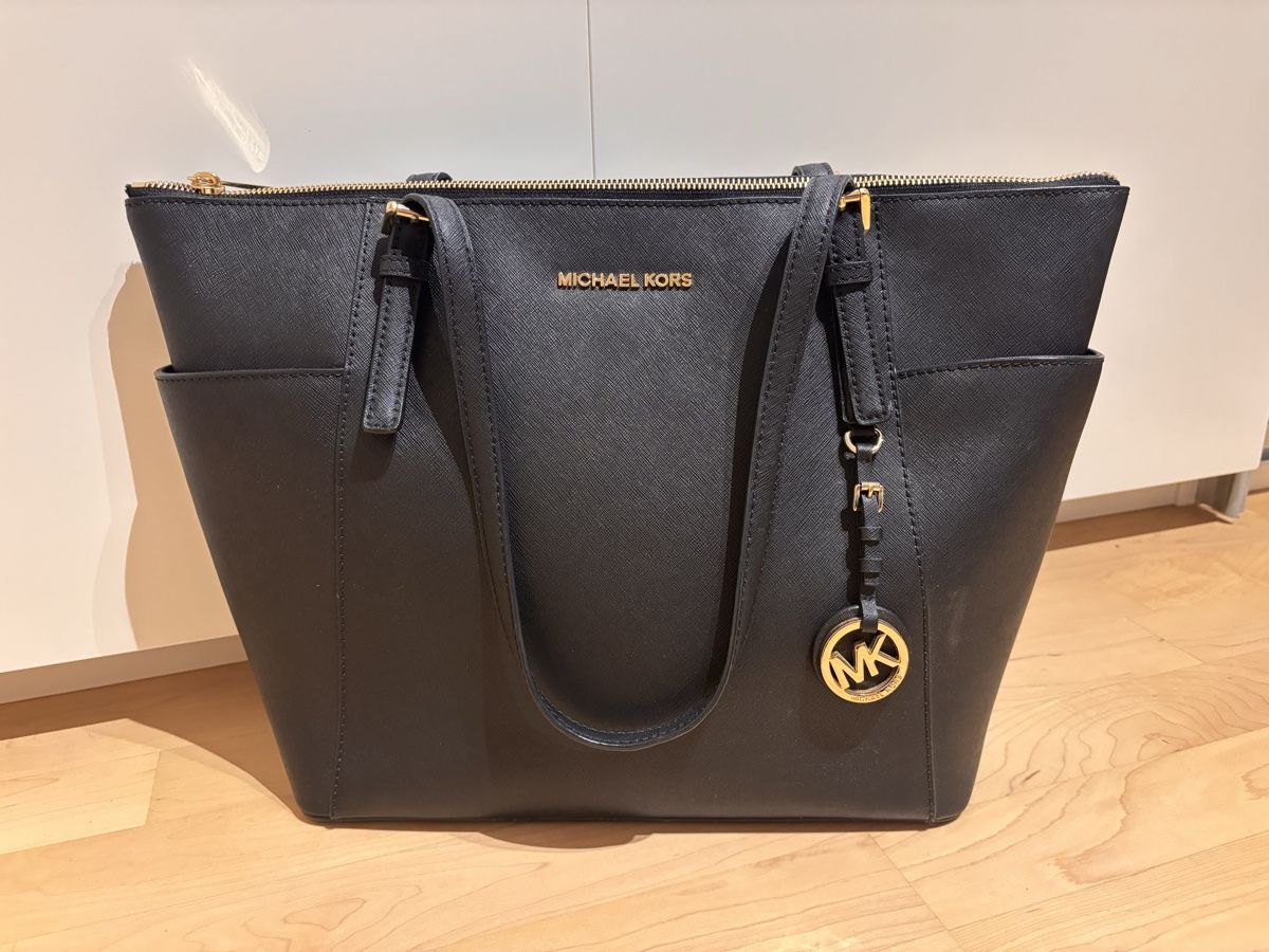Michael Kors Borse: Michael Kors Jet Set Leder Shopper – Usato da Seon venduto da Banane123x