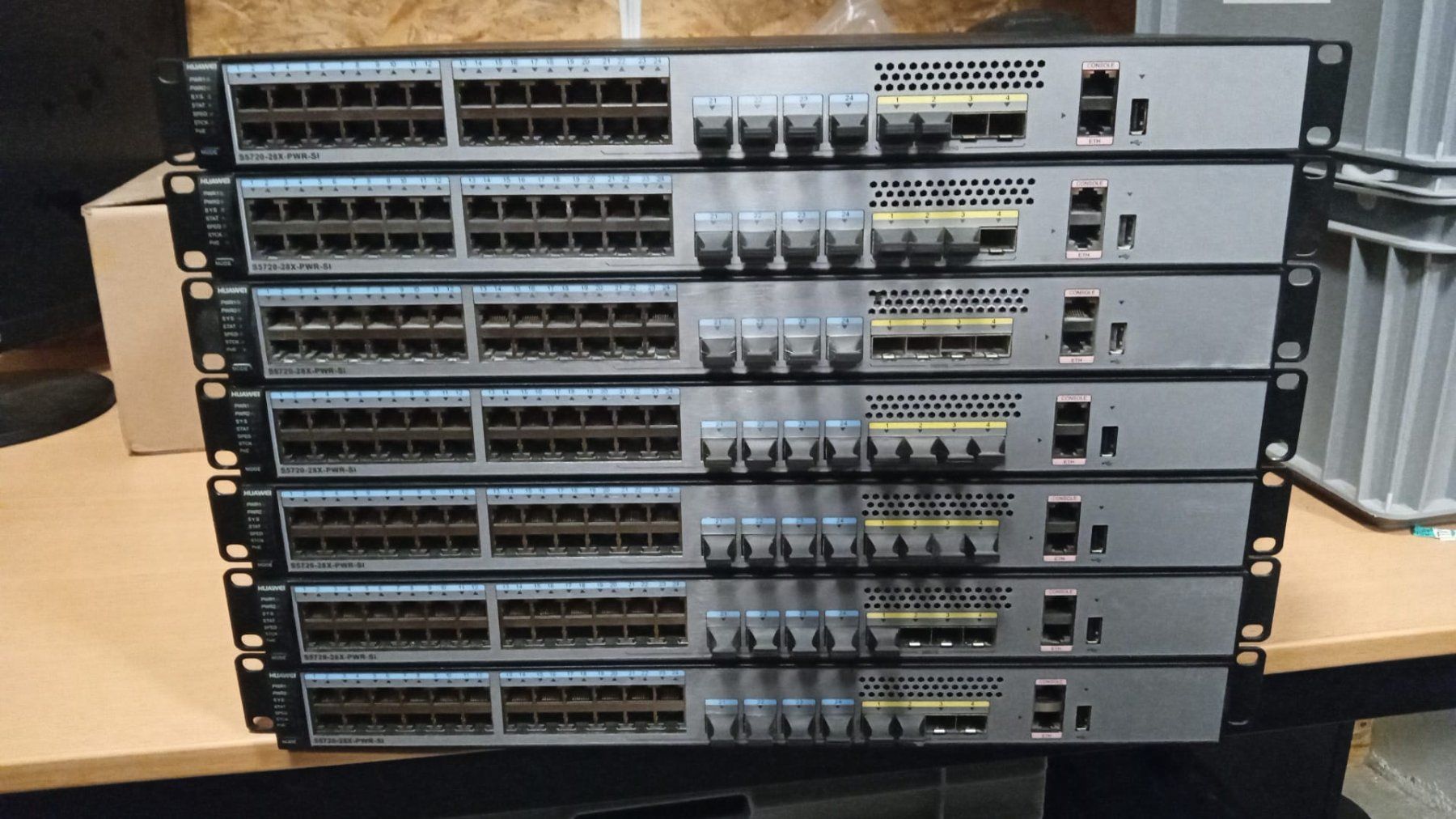 Hub & Switch: Switch S5720-28X-PWR-SI – Usato da Montreux venduto da pku_fw2d