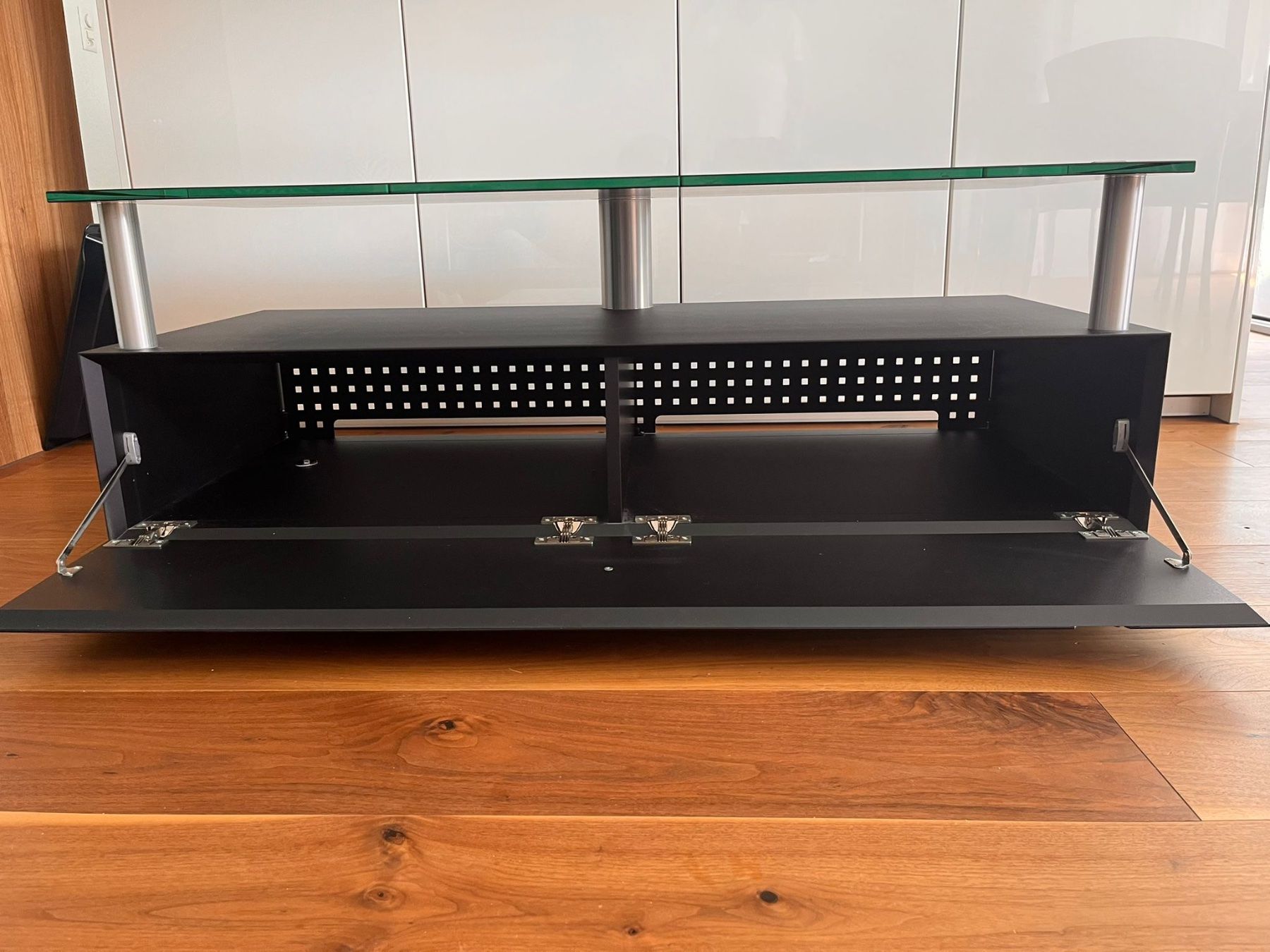 TV Möbel: TV-Möbel – Gebraucht aus Speicherschwendi von v6s_gc5j 1