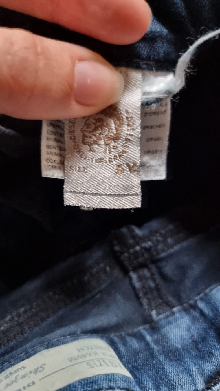 Diesel Hosen: Jeans Diesel taille 5 ans  – Gebraucht aus Les Breuleux von Mily1991 3
